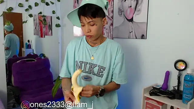 Jonesliam23 online show from 01/22/25, 08:28