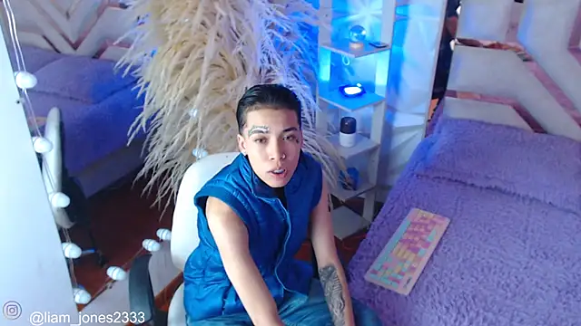 Jonesliam23 online show from 10/07/25, 07:33