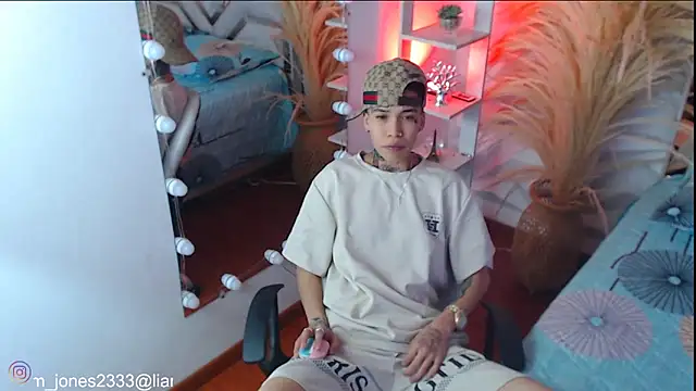 Jonesliam23 online show from 11/02/25, 07:27