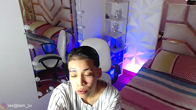 Jonesliam23 online show from 04/18/26, 08:20