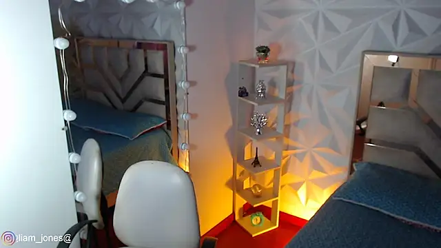 Jonesliam23 online show from 04/21/26, 07:28