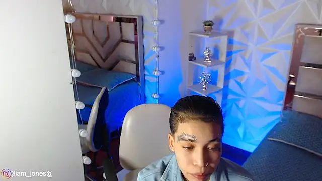 Jonesliam23 online show from 04/22/26, 07:59