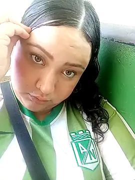 Snapshot of isaReyes chatting on 10/26/25, 04:02 isaReyes online show from 10/26/25, 04:02