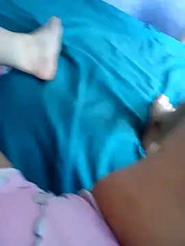 Snapshot of isaReyes chatting on 11/05/25, 03:23 isaReyes online show from 11/05/25, 03:23