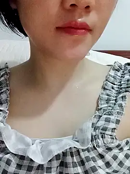  Attractivegirl33 online show from 10/04/25, 12:58