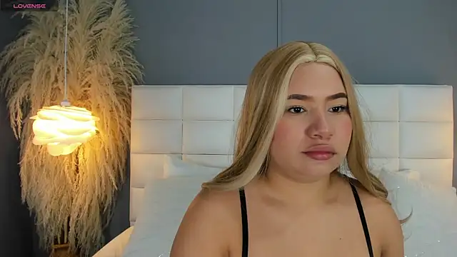 HannaKarson online show from 11/22/25, 11:31