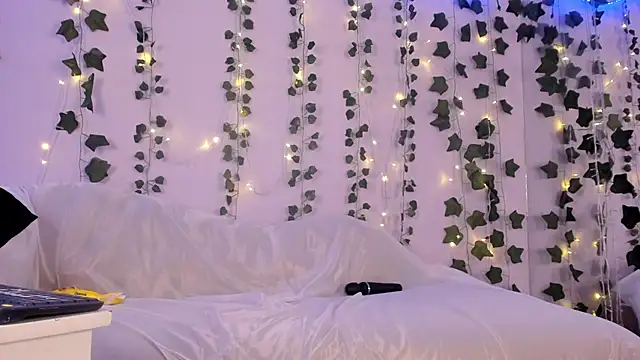 Snapshot of Natasha_Nasty2 chatting on 12/24/24, 02:21 Natasha Nasty2 online show from 12/24/24, 02:21