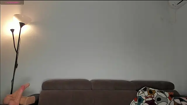 Snapshot of justchloex chatting on 03/08/25, 10:45 justchloex online show from 03/08/25, 10:45