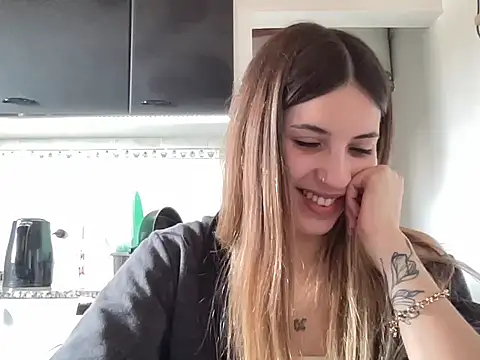 Snapshot of Lolykush chatting on 09/17/25, 05:25 Lolykush online show from 09/17/25, 05:25