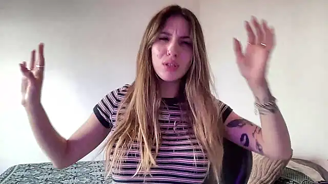 Snapshot of Lolykush chatting on 10/02/25, 06:59 Lolykush online show from 10/02/25, 06:59