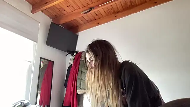 Snapshot of Lolykush chatting on 10/04/25, 05:22 Lolykush online show from 10/04/25, 05:22