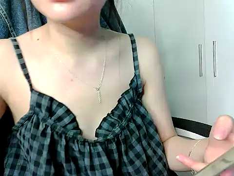 Yin-girl online show from 11/10/25, 04:17