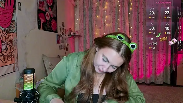 LisaCase online show from 10/13/25, 04:07