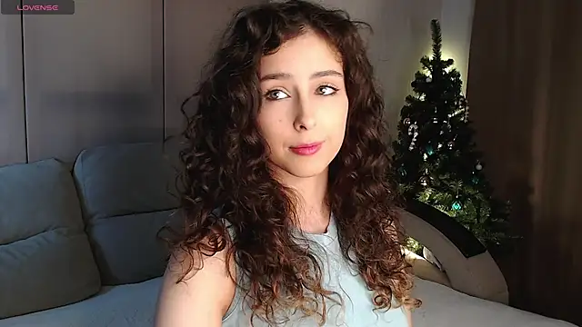 Snapshot of cosmosbaby chatting on 12/15/24, 01:11 cosmosbaby online show from 12/15/24, 01:11