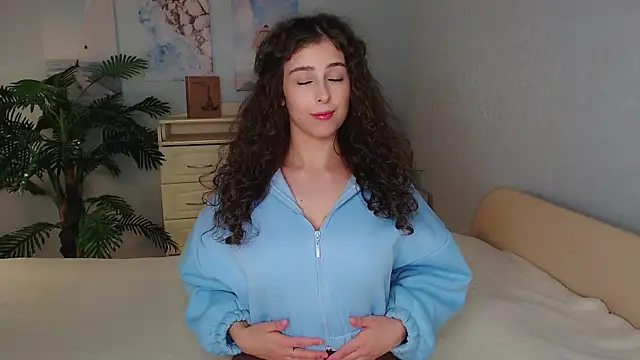 Snapshot of cosmosbaby chatting on 09/22/25, 01:13 cosmosbaby online show from 09/22/25, 01:13