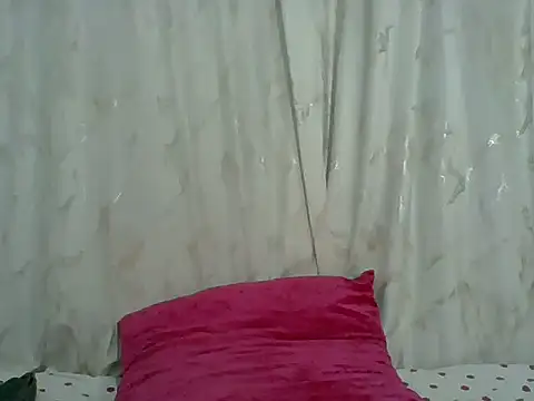 Snapshot of PrettyPrincess14 chatting on 07/13/26, 01:47 PrettyPrincess14 online show from 07/13/26, 01:47