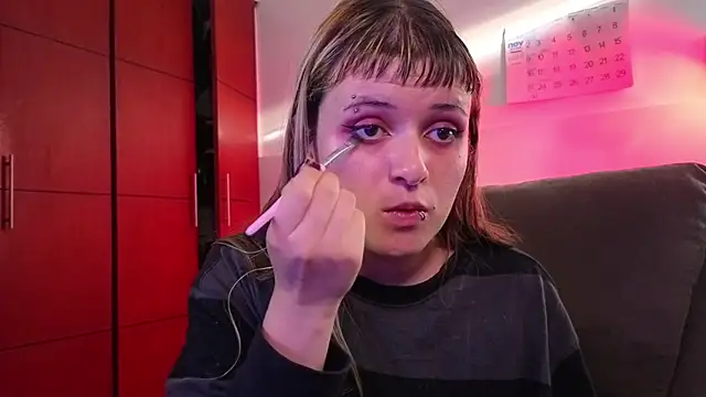 NEXT DOOR GIRL  online show from 12/01/25, 09:53