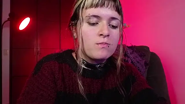 NEXT DOOR GIRL  online show from 02/05/26, 12:15