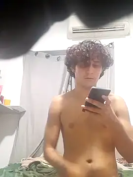 Snapshot of pedrodavid_ chatting on 03/20/25, 01:46 pedrodavid  online show from 03/20/25, 01:46