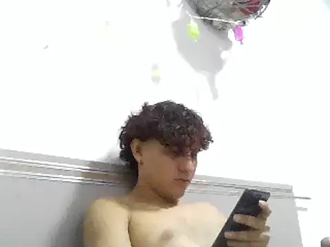 Snapshot of pedrodavid_ chatting on 03/20/25, 10:07 pedrodavid  online show from 03/20/25, 10:07