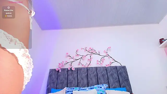 Snapshot of Sophiee_Velvet chatting on 06/27/26, 04:45 Sophiee Velvet online show from 06/27/26, 04:45
