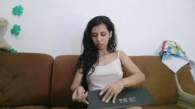 Snapshot of mina_smith1 chatting on 03/18/25, 03:31 mina smith1 online show from 03/18/25, 03:31