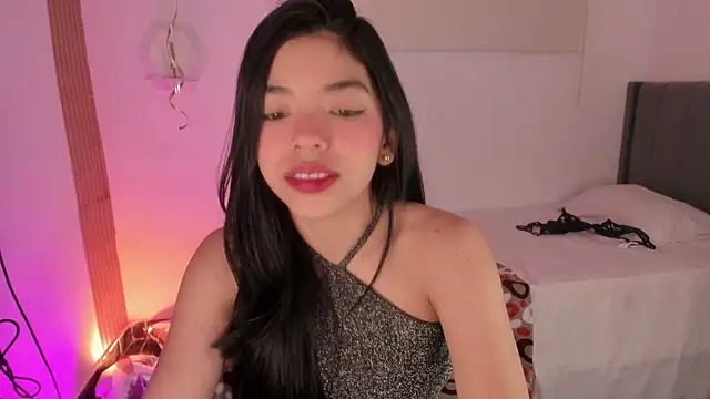 Snapshot of meganrossee69 chatting on 05/25/26, 02:45 meganrossee69 online show from 05/25/26, 02:45
