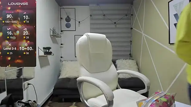 Enma  clark online show from 11/30/25, 04:16