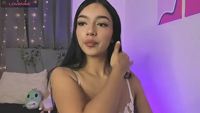 Snapshot of emy_bonita1 chatting on 12/03/24, 02:25 emy bonita1 online show from 12/03/24, 02:25