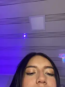 Snapshot of emy_bonita1 chatting on 12/15/24, 02:19 emy bonita1 online show from 12/15/24, 02:19