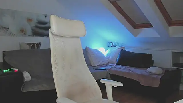 Snapshot of MiaRouge chatting on 09/23/25, 03:20 MiaRouge online show from 09/23/25, 03:20