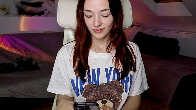 Snapshot of MiaRouge chatting on 10/22/25, 05:08 MiaRouge online show from 10/22/25, 05:08