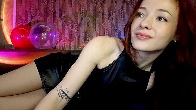 Snapshot of MiaRouge chatting on 02/18/26, 05:14 MiaRouge online show from 02/18/26, 05:14