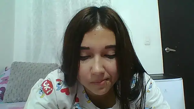 Snapshot of mia_cooper_24 chatting on 02/12/25, 10:48 mia cooper 24 online show from 02/12/25, 10:48