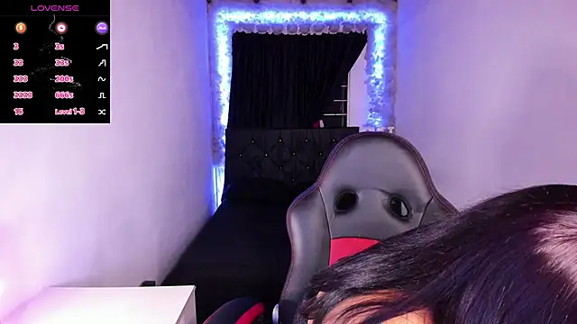 Snapshot of Mariana_Hasper_ chatting on 12/13/24, 11:06 Mariana Hasper  online show from 12/13/24, 11:06