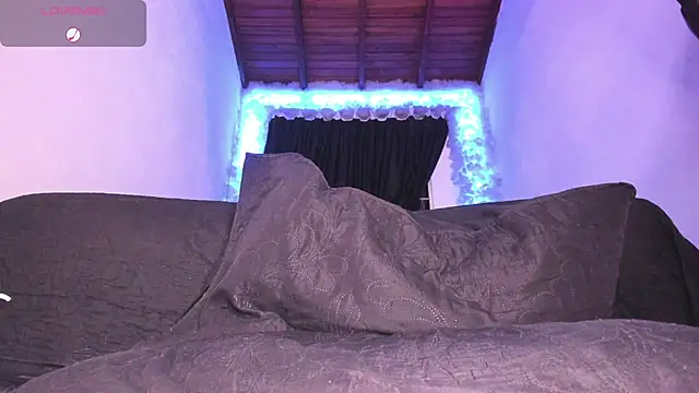 Snapshot of Mariana_Hasper_ chatting on 02/08/25, 01:11 Mariana Hasper  online show from 02/08/25, 01:11