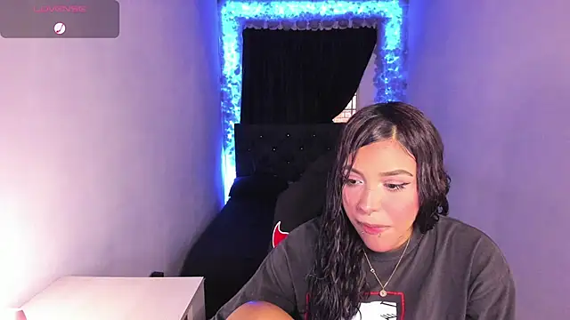 Snapshot of Mariana_Hasper_ chatting on 02/08/25, 10:08 Mariana Hasper  online show from 02/08/25, 10:08