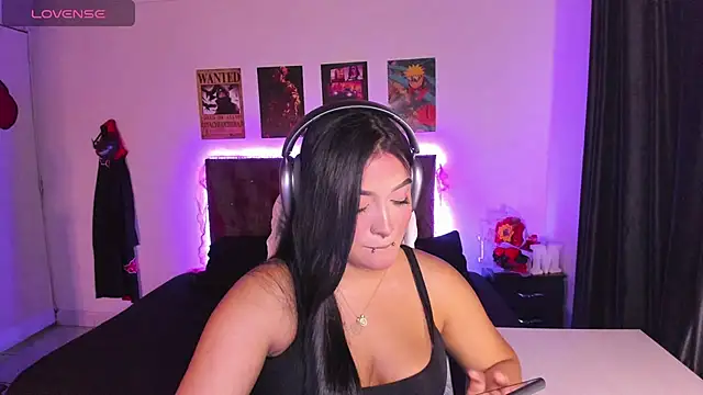 Snapshot of Mariana_Hasper_ chatting on 10/04/25, 03:48 Mariana Hasper  online show from 10/04/25, 03:48