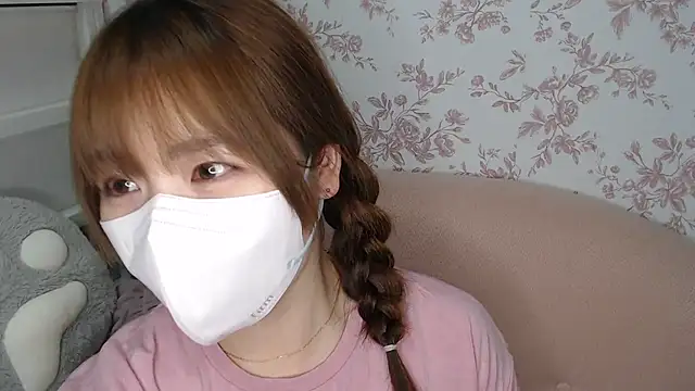 mei hosina online show from 04/18/26, 03:49