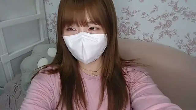 mei hosina online show from 04/24/26, 03:14