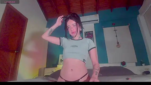 ariana-white- online show from 10/29/25, 07:43