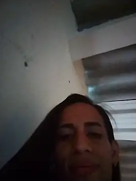 Snapshot of AlexaWarner chatting on 11/05/25, 04:07 AlexaWarner online show from 11/05/25, 04:07