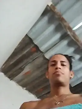 Snapshot of AlexaWarner chatting on 11/08/25, 04:07 AlexaWarner online show from 11/08/25, 04:07