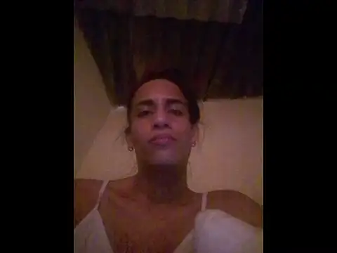 Snapshot of AlexaWarner chatting on 12/01/25, 04:01 AlexaWarner online show from 12/01/25, 04:01