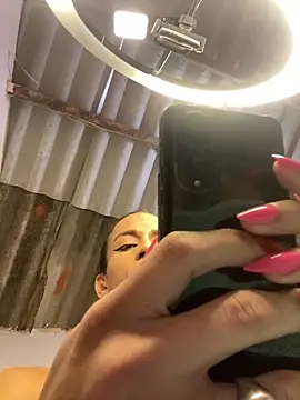 Snapshot of AlexaWarner chatting on 02/14/26, 04:04 AlexaWarner online show from 02/14/26, 04:04