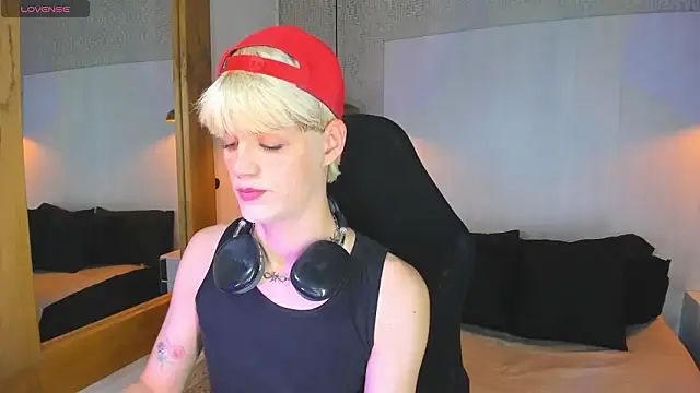 VladHellsing4 online show from 03/10/26, 02:22