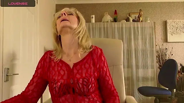 TopazCamgirl online show from 12/03/25, 02:59