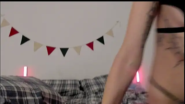 MiaDavis21 online show from 09/12/25, 05:35