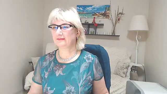 Snapshot of FleurMays chatting on 02/08/25, 03:08 FleurMays online show from 02/08/25, 03:08