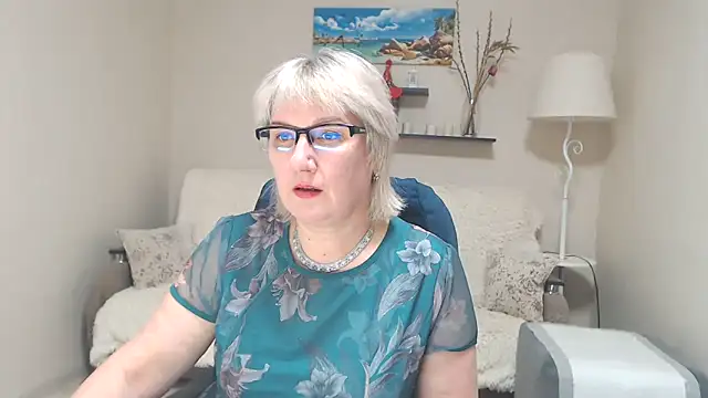 Snapshot of FleurMays chatting on 02/09/25, 12:30 FleurMays online show from 02/09/25, 12:30